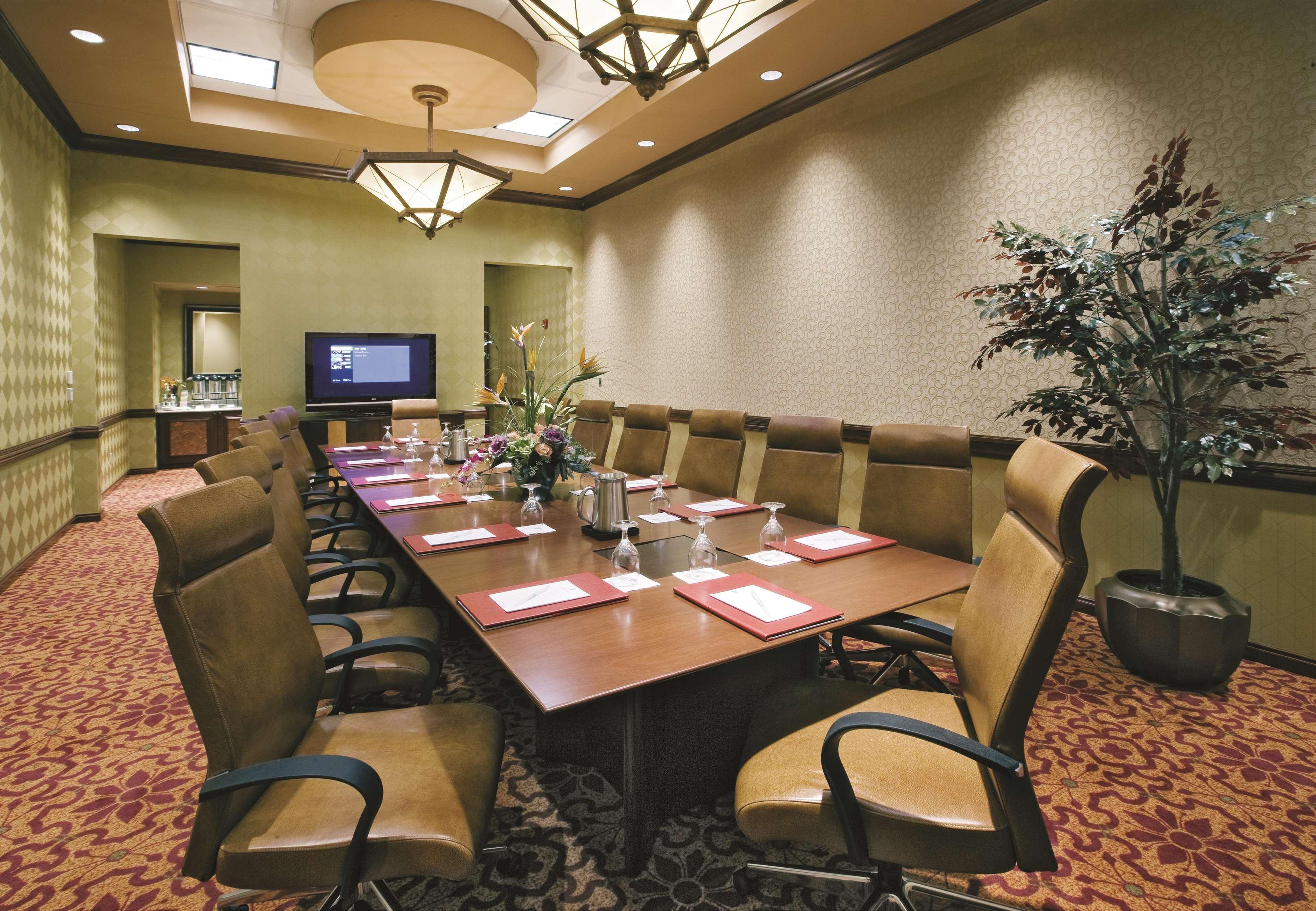 Embassy Suites By Hilton Norman Hotel & Conference Center Ngoại thất bức ảnh