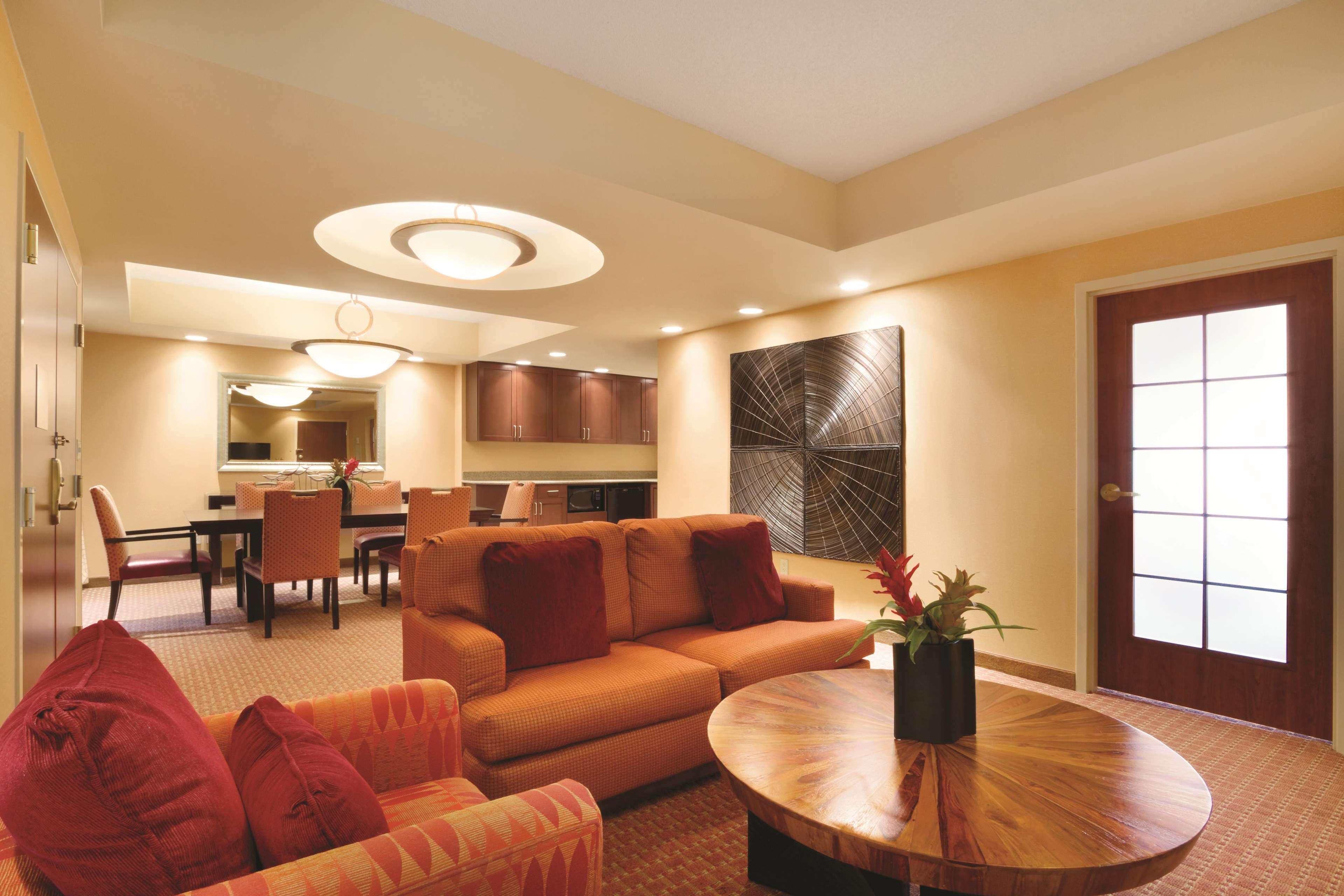 Embassy Suites By Hilton Norman Hotel & Conference Center Phòng bức ảnh