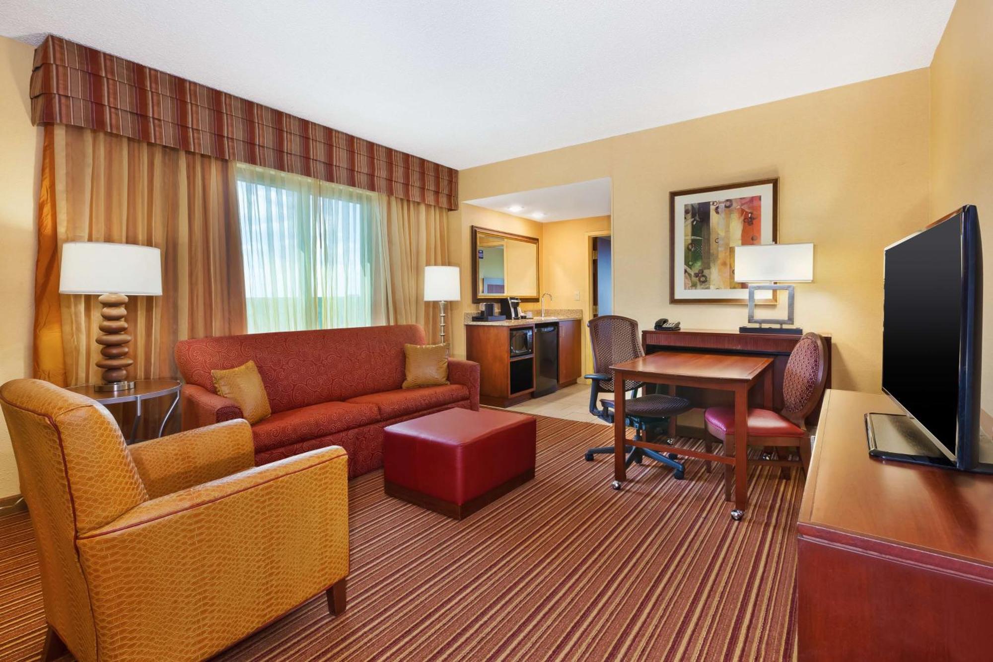 Embassy Suites By Hilton Norman Hotel & Conference Center Ngoại thất bức ảnh